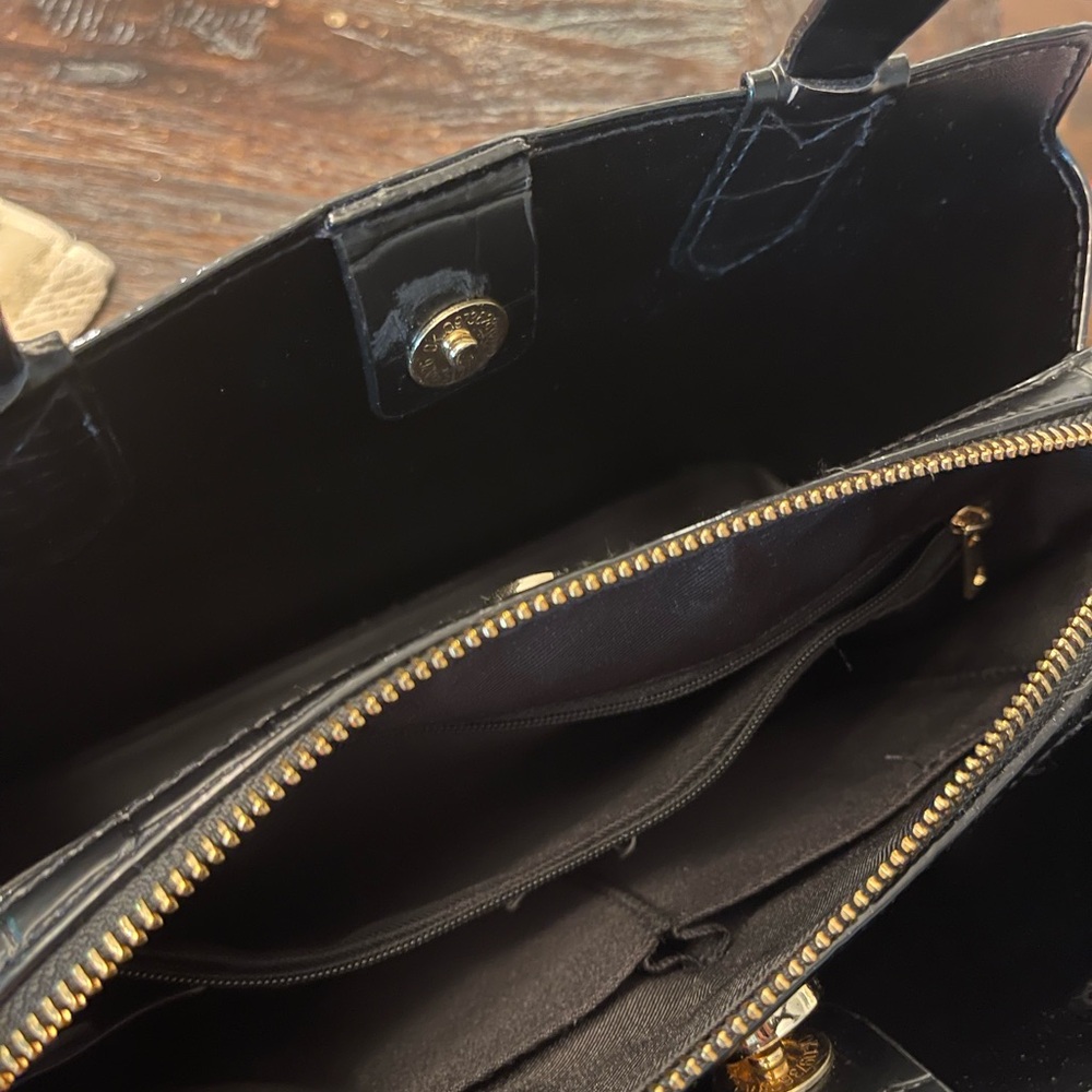 *NWOT* Black Purse with Matching Wallet - Picture 5 of 10